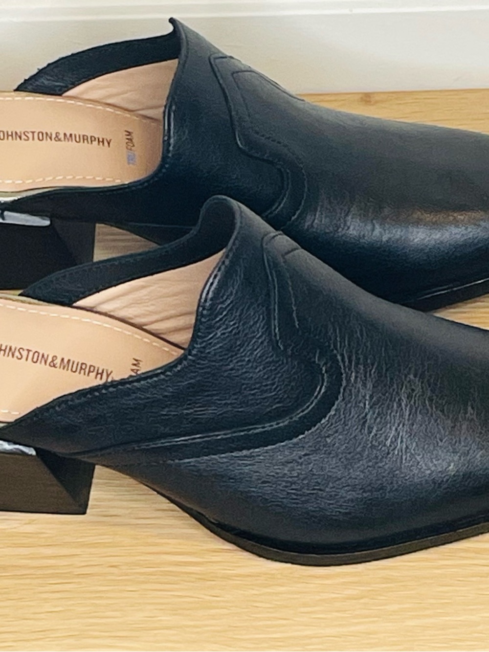 NWOT Johnston & Murphy Black Leather Slip-On Mule Heels